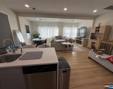 540 Elm - Photo Thumbnail 2