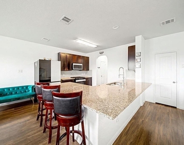 5742 Adelaide River Drive - Photo Thumbnail 5