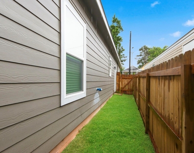 16902 Balmoral - Photo Thumbnail 26