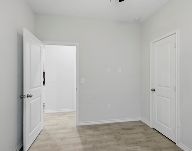 16902 Balmoral - Photo Thumbnail 12