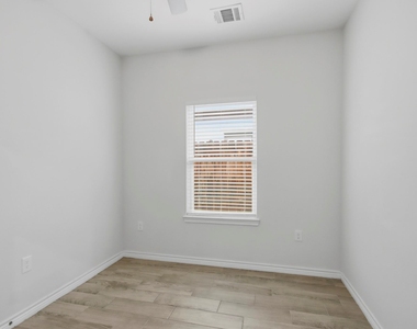 16902 Balmoral - Photo Thumbnail 15
