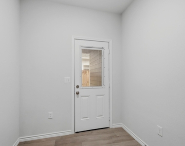 16902 Balmoral - Photo Thumbnail 20