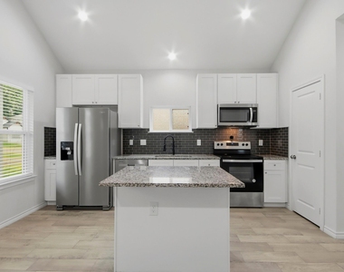 16902 Balmoral - Photo Thumbnail 7