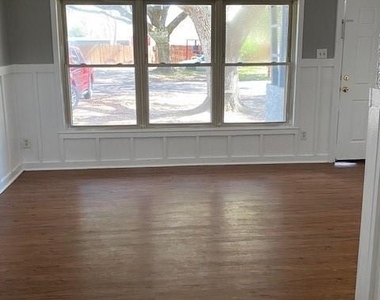 238 Sycamore Drive - Photo Thumbnail 2