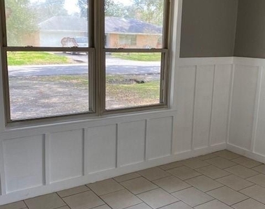 238 Sycamore Drive - Photo Thumbnail 7