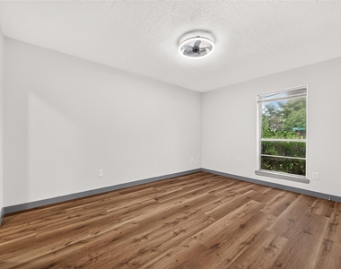 3102 Knotty Oaks Trail - Photo Thumbnail 10