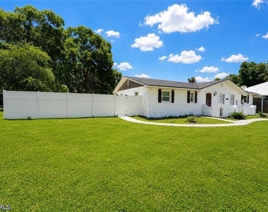 655 Sw Pointview Road - Photo Thumbnail 3