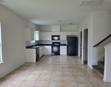 6102 White Oak Drive - Photo Thumbnail 4
