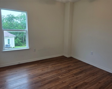 6102 White Oak Drive - Photo Thumbnail 11