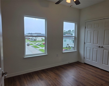 6102 White Oak Drive - Photo Thumbnail 10
