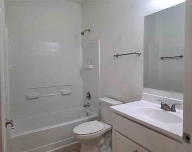 6102 White Oak Drive - Photo Thumbnail 12
