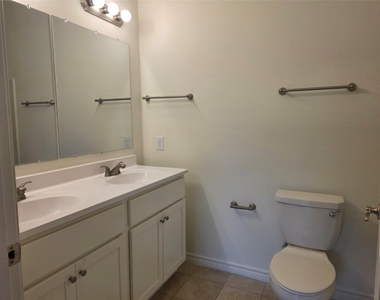 6102 White Oak Drive - Photo Thumbnail 15