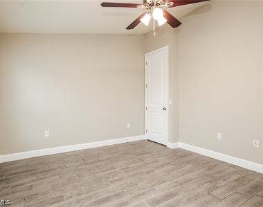 2712 18th Street W - Photo Thumbnail 8