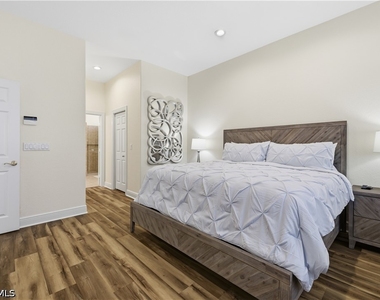 9235 Troon Lakes Drive - Photo Thumbnail 17