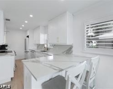 2100 Gulf Shore Boulevard N - Photo Thumbnail 3