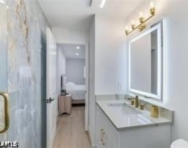 2100 Gulf Shore Boulevard N - Photo Thumbnail 4