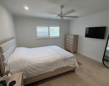 2100 Gulf Shore Boulevard N - Photo Thumbnail 18