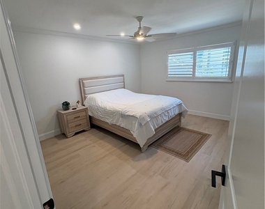 2100 Gulf Shore Boulevard N - Photo Thumbnail 12