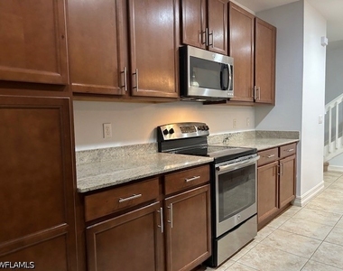 7784 Bristol Circle - Photo Thumbnail 5