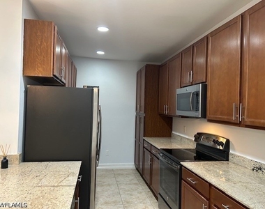 7784 Bristol Circle - Photo Thumbnail 4