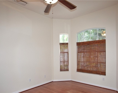 3555 Poinsettia Avenue - Photo Thumbnail 19