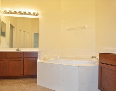3555 Poinsettia Avenue - Photo Thumbnail 25