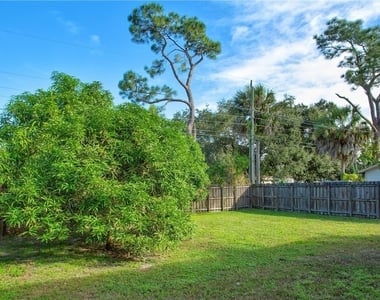 3555 Poinsettia Avenue - Photo Thumbnail 34