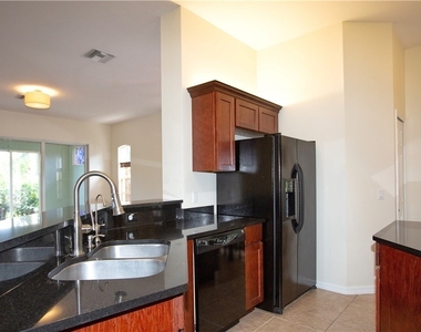 3555 Poinsettia Avenue - Photo Thumbnail 13