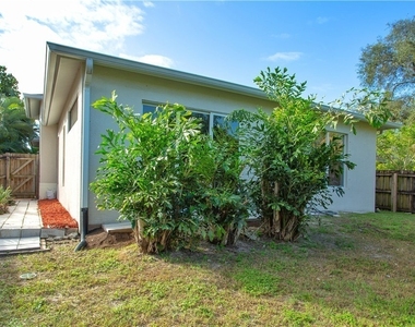 3555 Poinsettia Avenue - Photo Thumbnail 37