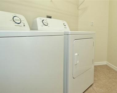 3555 Poinsettia Avenue - Photo Thumbnail 30