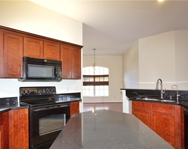 3555 Poinsettia Avenue - Photo Thumbnail 15