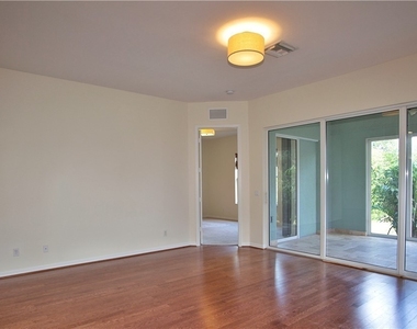 3555 Poinsettia Avenue - Photo Thumbnail 18