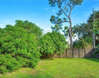 3555 Poinsettia Avenue - Photo Thumbnail 35