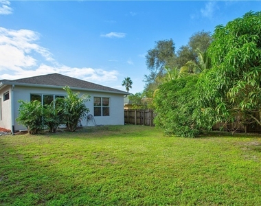 3555 Poinsettia Avenue - Photo Thumbnail 36