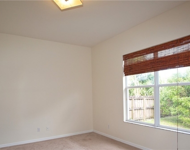 3555 Poinsettia Avenue - Photo Thumbnail 28