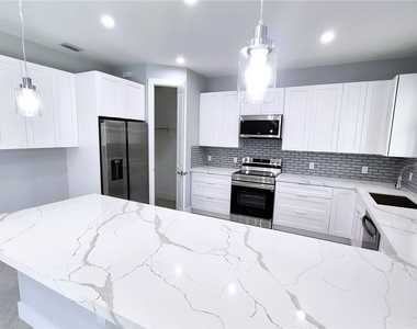 532 41st Avenue Ne - Photo Thumbnail 3