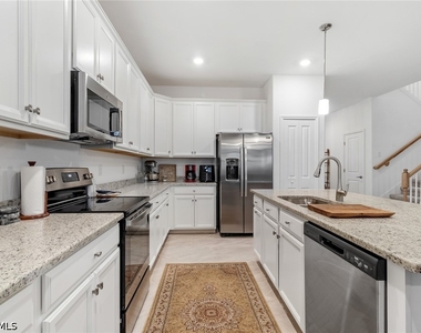 2516 Kona Way - Photo Thumbnail 4