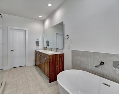 5507 Robusto Place - Photo Thumbnail 30