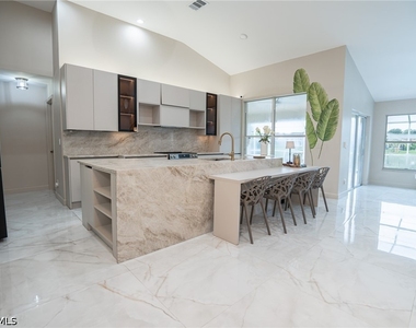 7712 Citrus Hill Lane - Photo Thumbnail 12