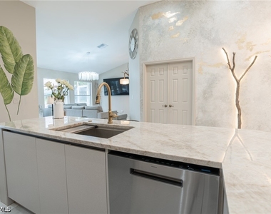 7712 Citrus Hill Lane - Photo Thumbnail 13