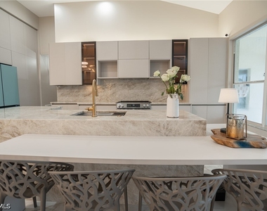 7712 Citrus Hill Lane - Photo Thumbnail 16