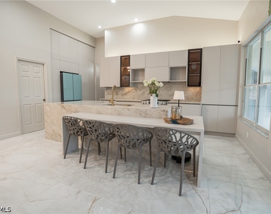 7712 Citrus Hill Lane - Photo Thumbnail 9