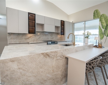 7712 Citrus Hill Lane - Photo Thumbnail 14