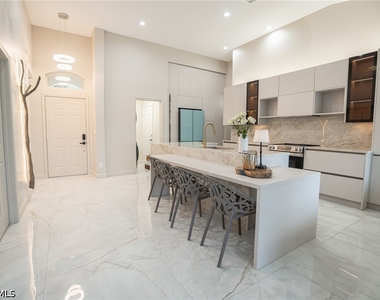 7712 Citrus Hill Lane - Photo Thumbnail 7