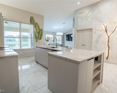 7712 Citrus Hill Lane - Photo Thumbnail 10