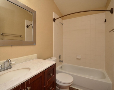 26822 Kingston Glen Lane - Photo Thumbnail 23