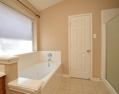 26822 Kingston Glen Lane - Photo Thumbnail 19