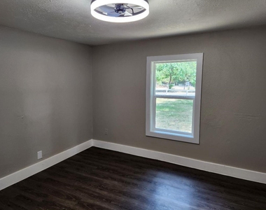 728 Hudson Road - Photo Thumbnail 15