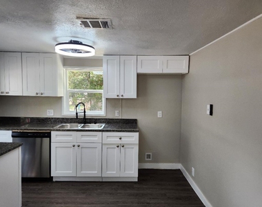 728 Hudson Road - Photo Thumbnail 9