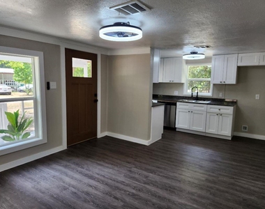 728 Hudson Road - Photo Thumbnail 5